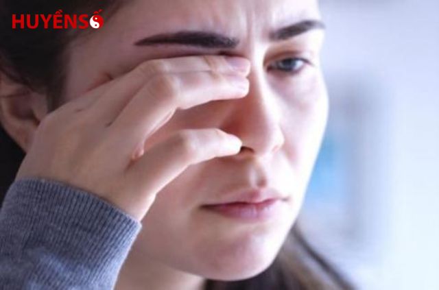 Mắt trái của nữ giật là điềm lành hay điềm xấu?