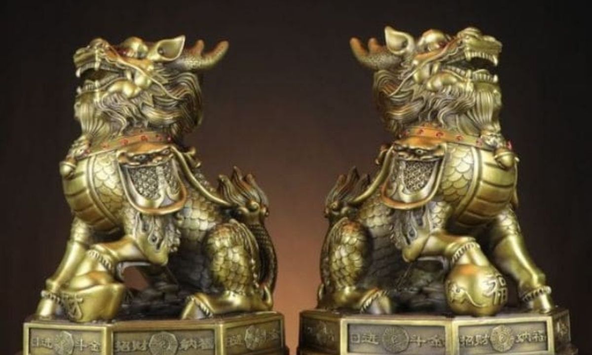 Phong thủy phòng làm việc với các vật phẩm bằng đồng sang trọng